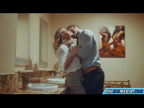 ❤️ Wenn eine vollbusige Blondine dich in einer öffentlichen Toilette verführt ❤️ Porno fb bei uns
